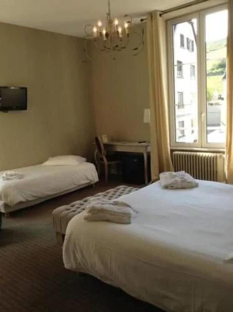 เลอ เอช - โฮเต็ล แอนด์ เรสเทอรองต์ Hotel บาร์ ภายนอก รูปภาพ
